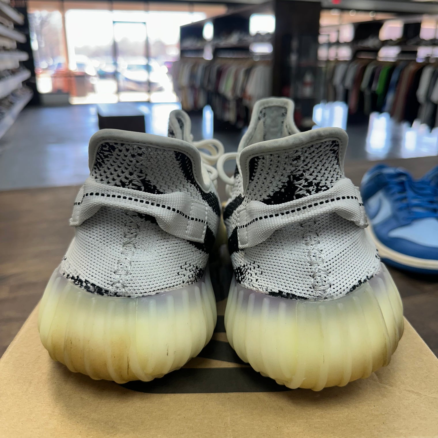 Zebra Yeezy 350 2017 (USED)