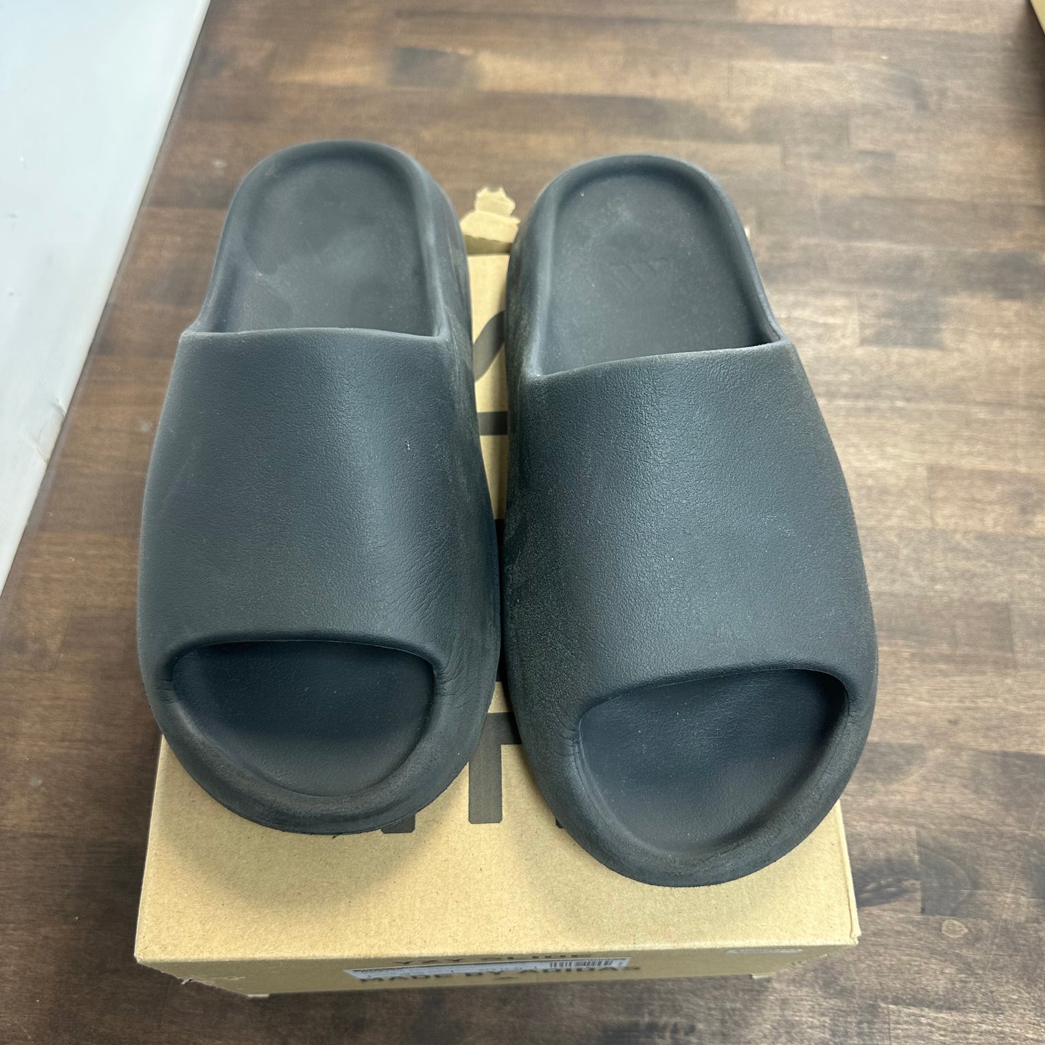 Onyx Yeezy Slide (USED)