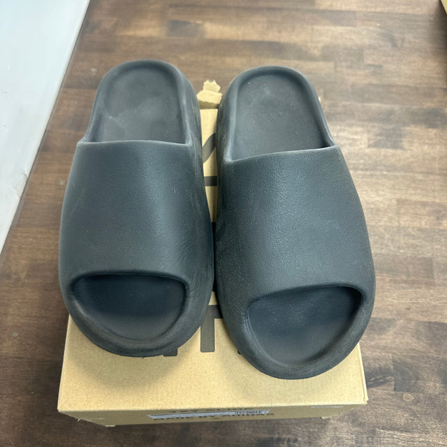 Onyx Yeezy Slide (USED)