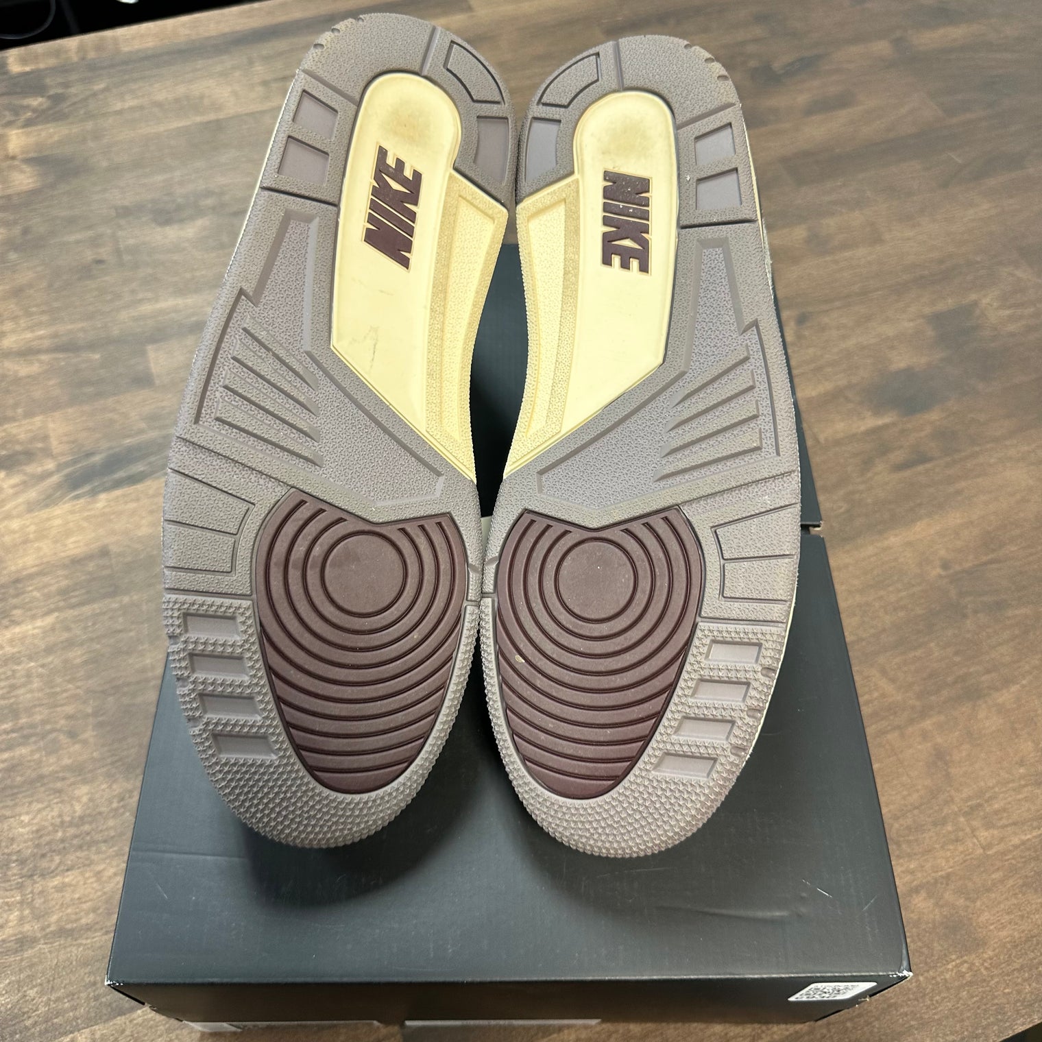 A Ma Maniere Sleeping Jordan 3 (W) (USED)