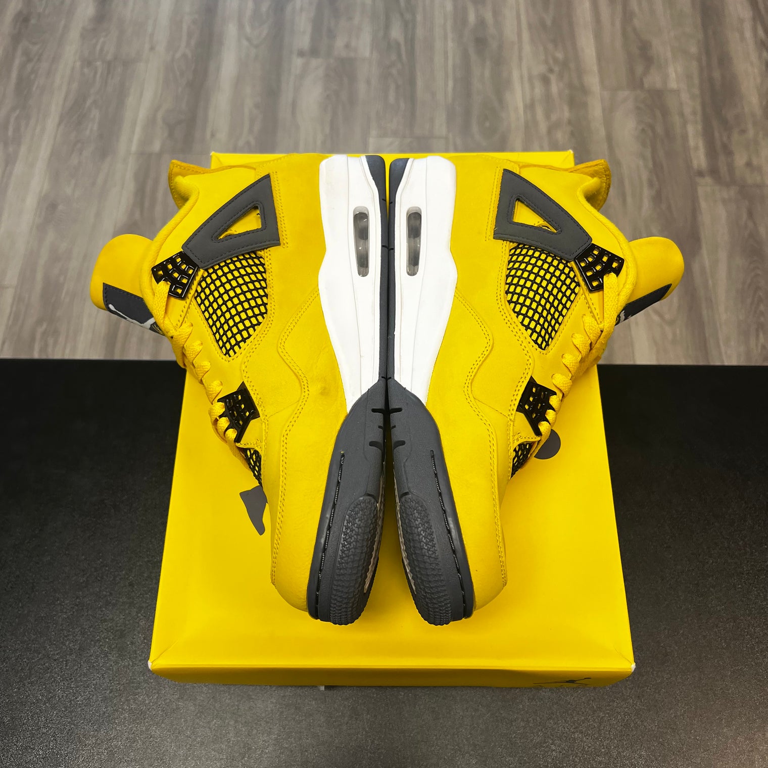 Jordan 4 Retro Lightning (USED)