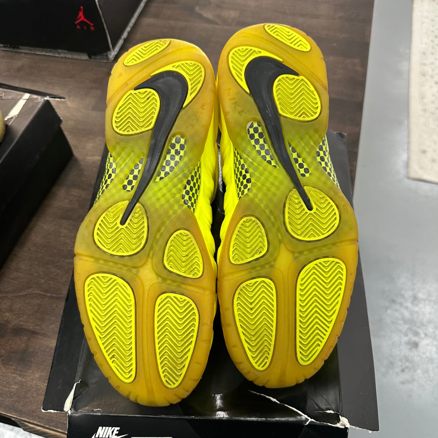 Volt Foamposite One (USED)