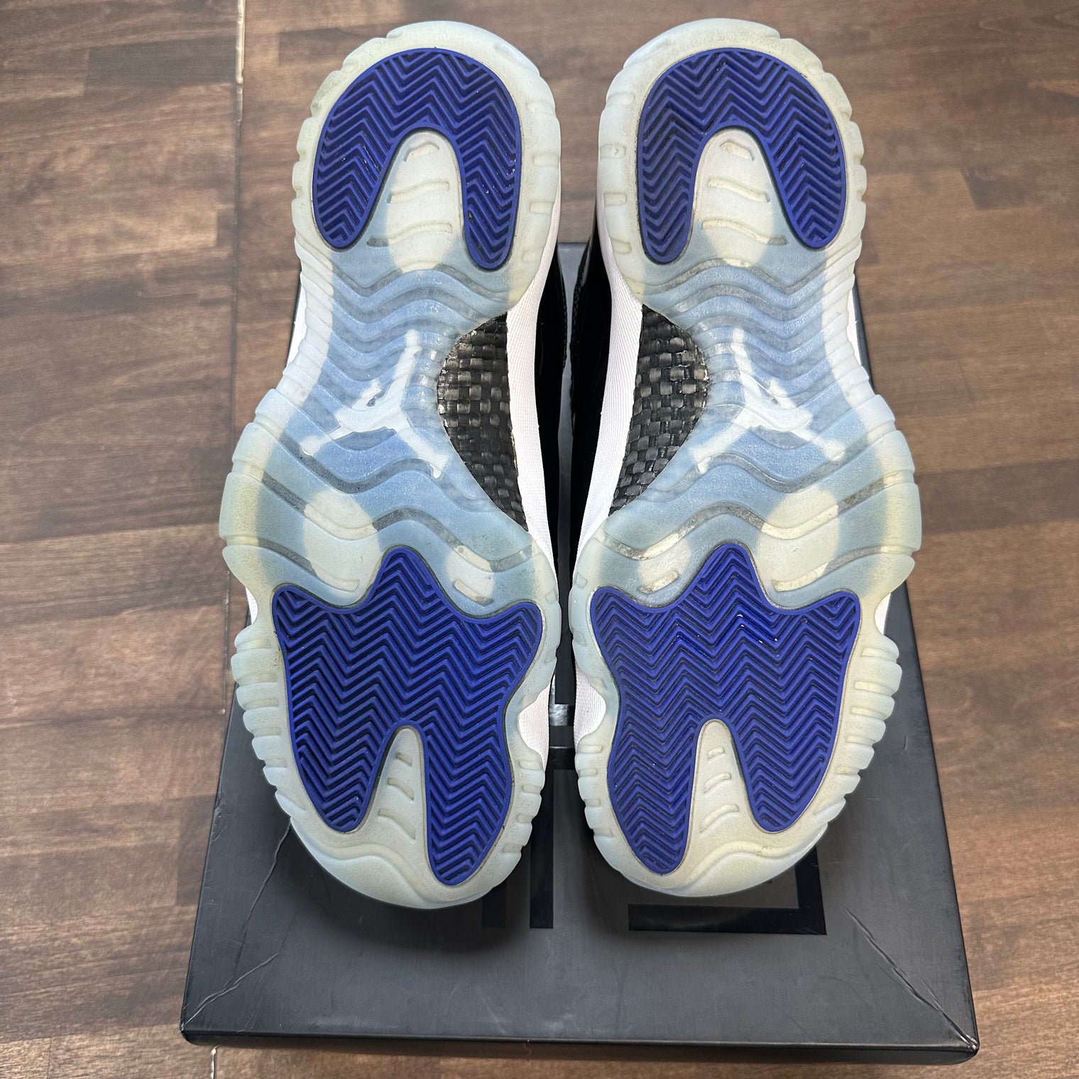 Space Jam Jordan 11 (USED)