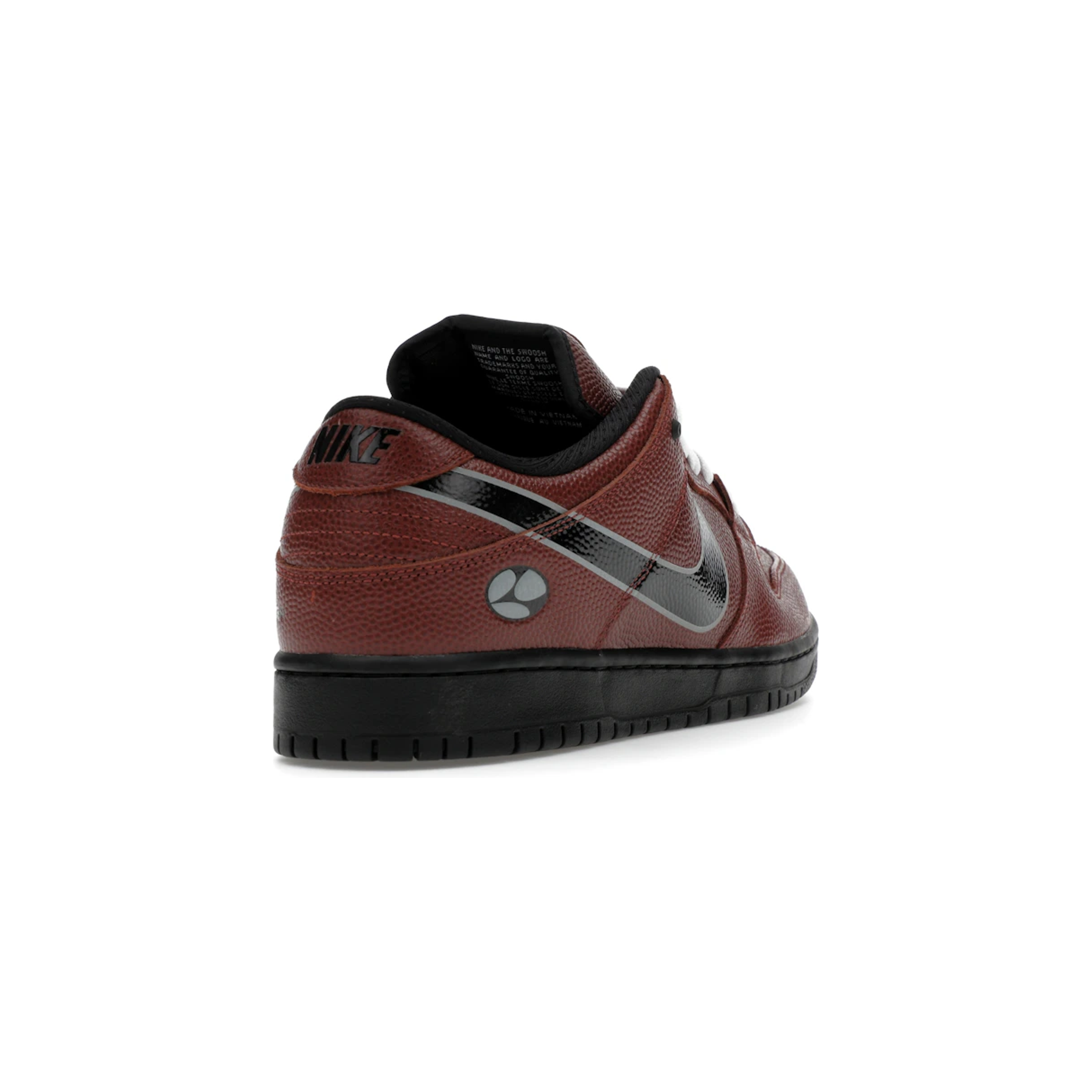 nike_sb_dunk_low_limosine_skateboards_2