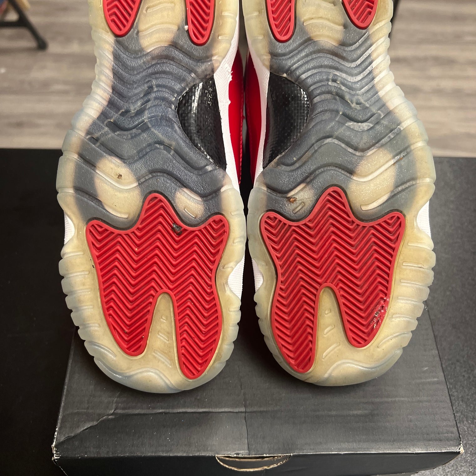 Win like 96 Jordan 11 (USED)
