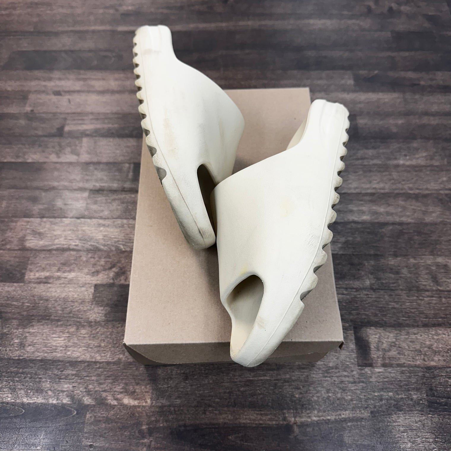 Bone Yeezy Slide (USED, No Box)