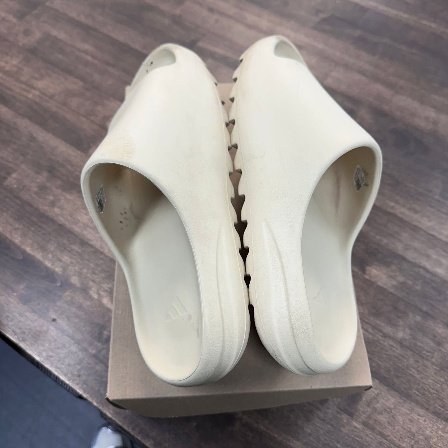 Bone Yeezy Slide (USED, No Box)