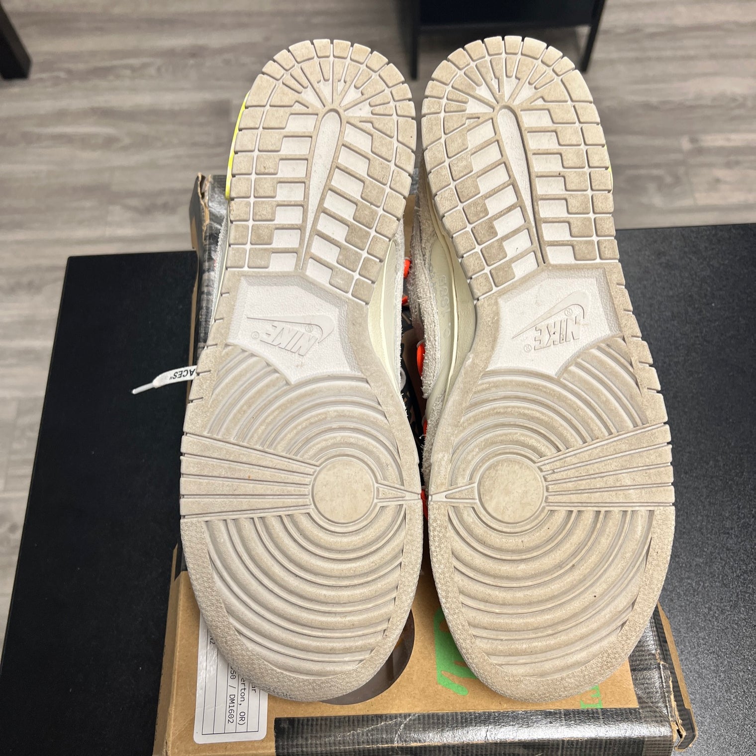 Lot 11 Off-White Dunk Low (USED)