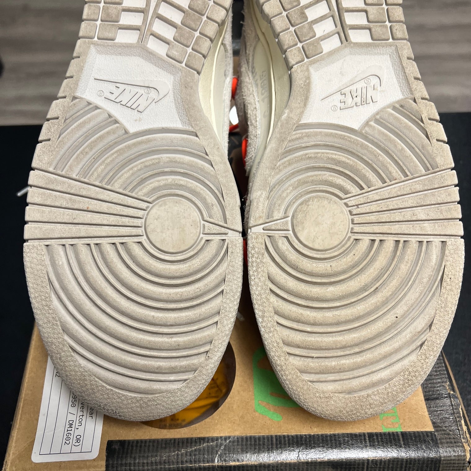 Lot 11 Off-White Dunk Low (USED)