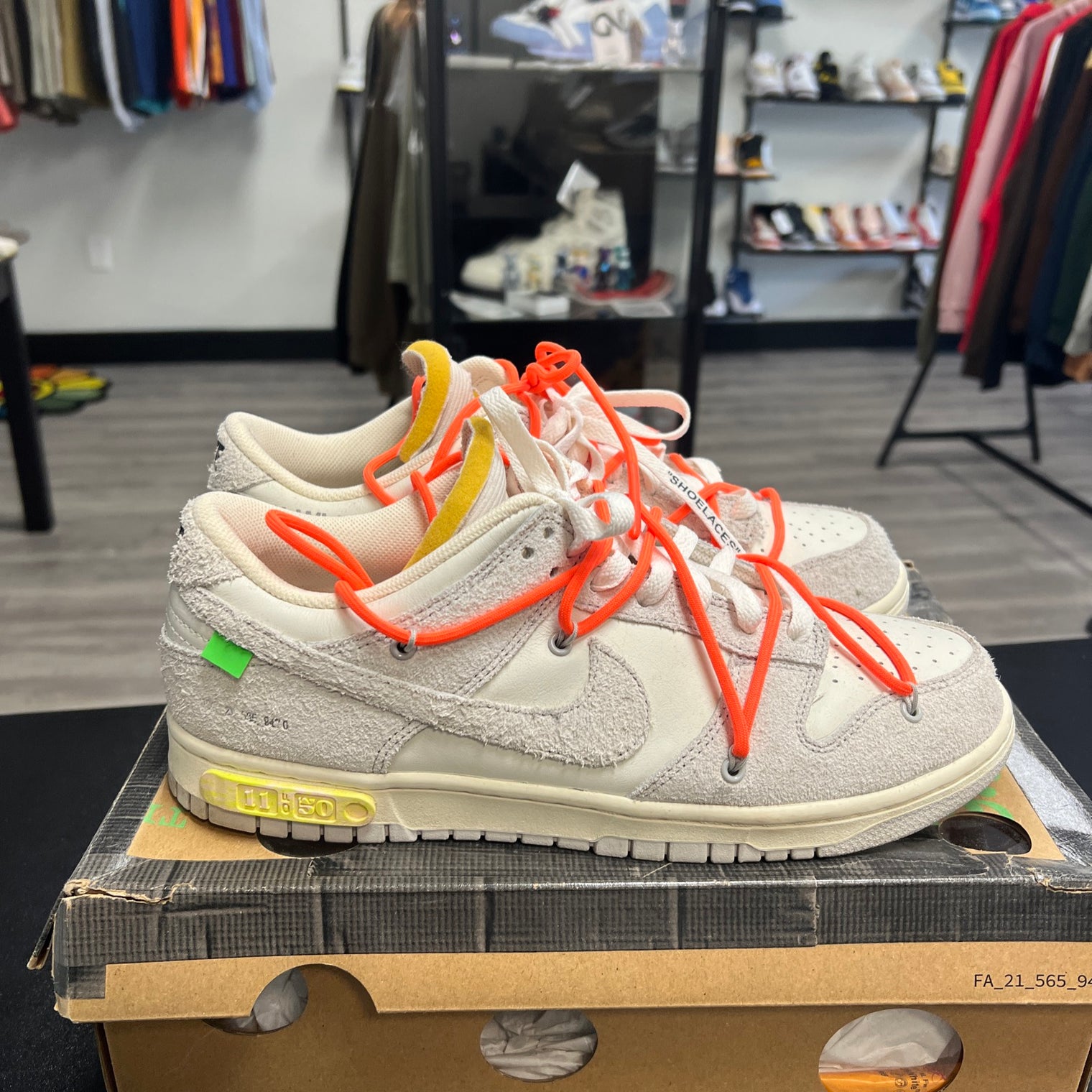 Lot 11 Off-White Dunk Low (USED)