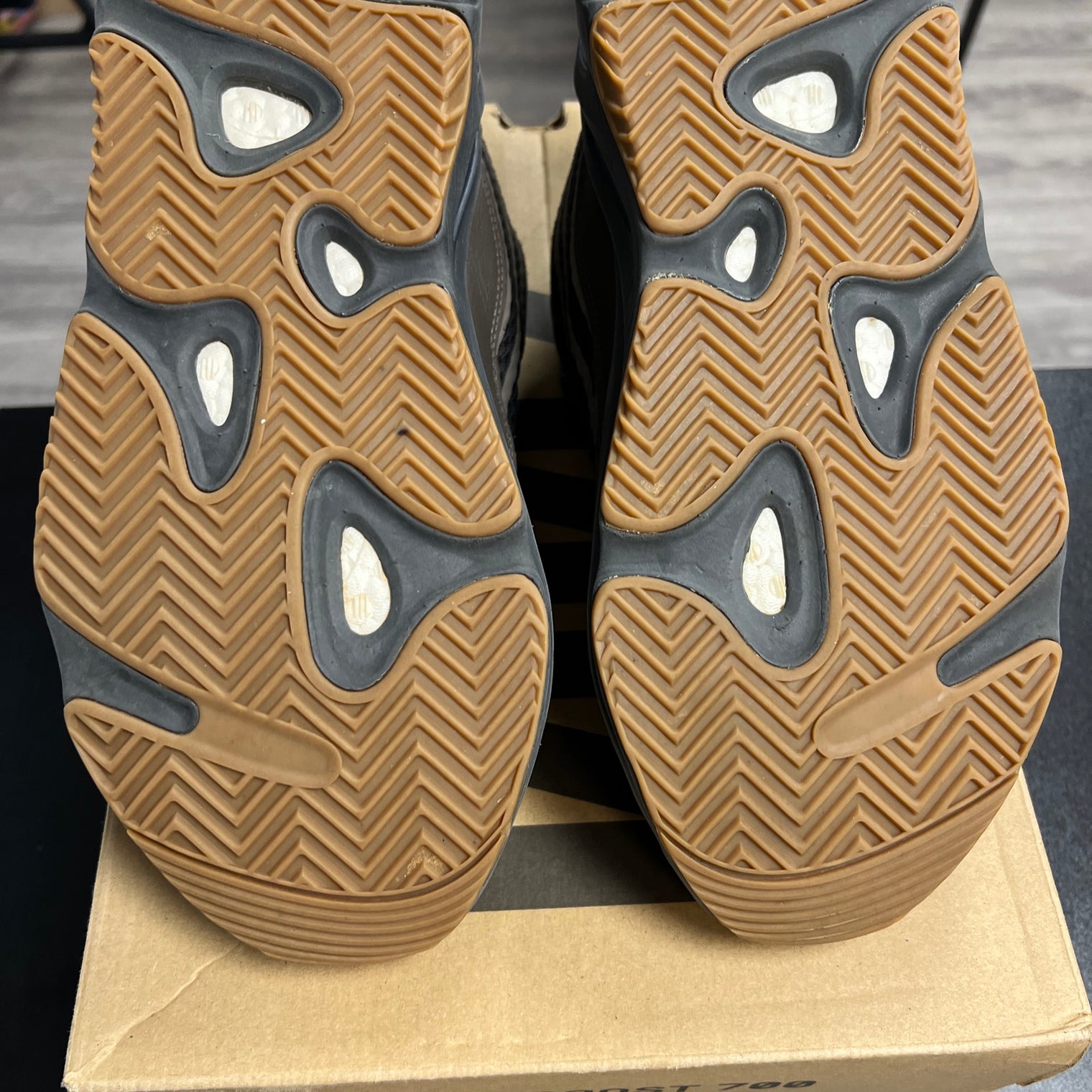 Geode Yeezy 700 (USED)