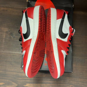 Jordan 1 Retro Low OG Chicago (2025) - Image 4