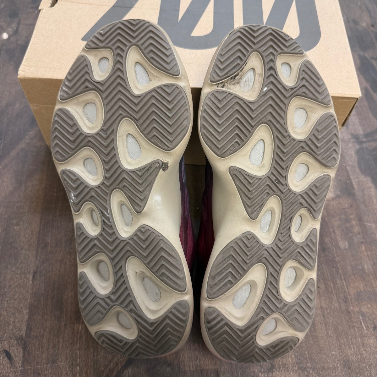 adidas Yeezy 700 V3 Fade Carbon - Image 4