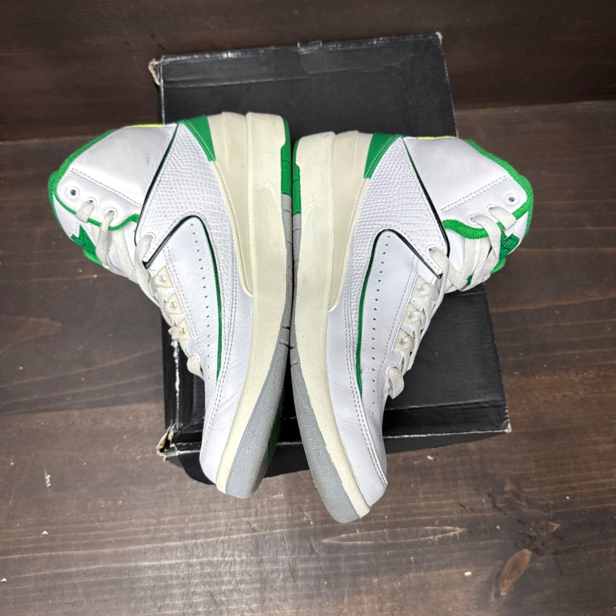 Jordan 2 Retro Lucky Green (GS) Size 7Y (Pre-Owned) - side
