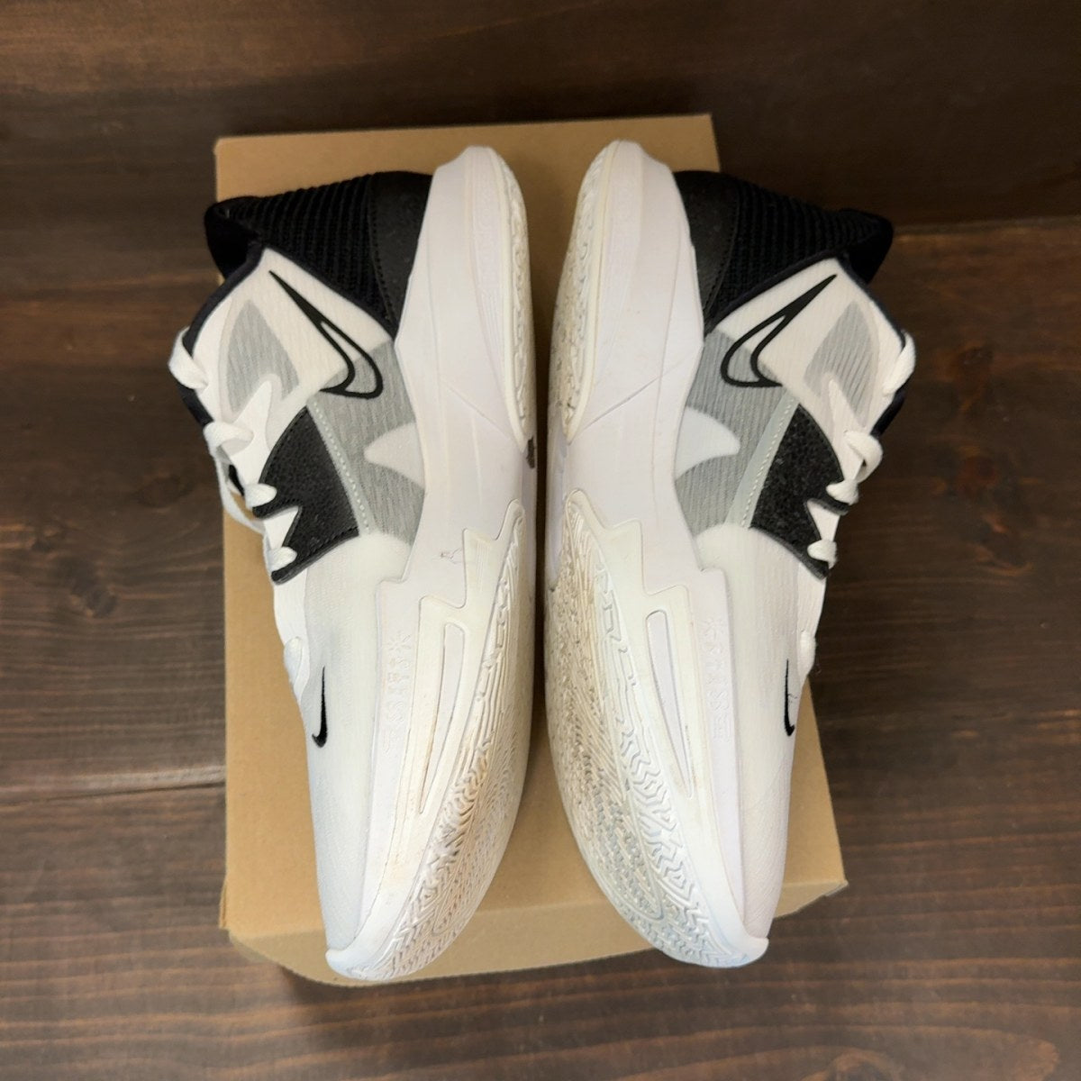 Nike Kyrie 5 Low White Wolf Grey Black Size 12 (Pre-Owned) - Image 4