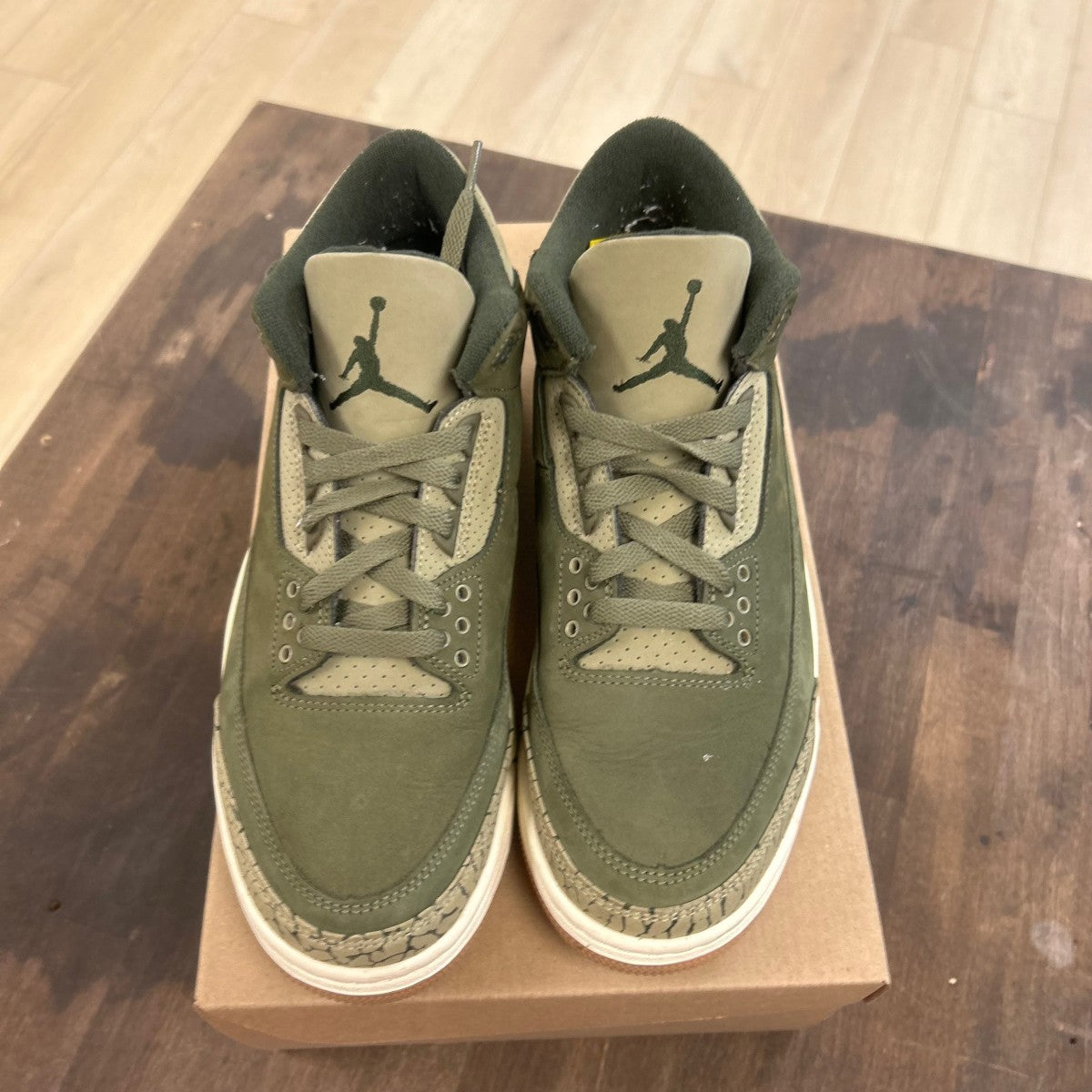 Jordan 3 Retro Family Affair Size 8.5 (Pre-Owned) - Image 2