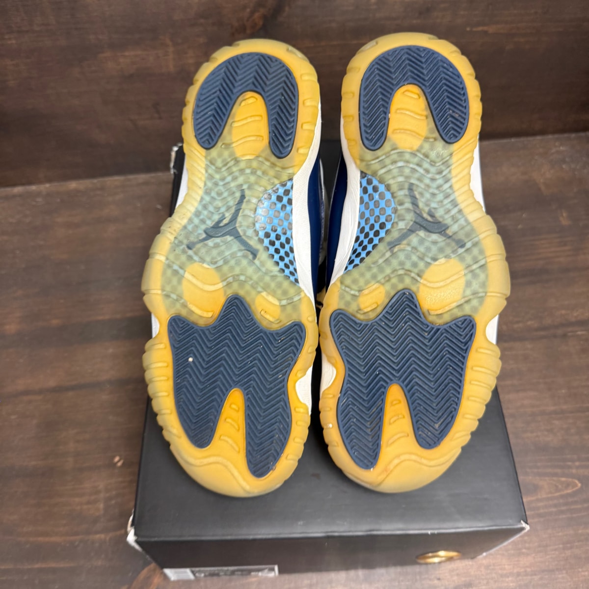 Jordan 11 Retro UNC Win Like 82 Size 9.5 (Pre-Owned) - Image 6