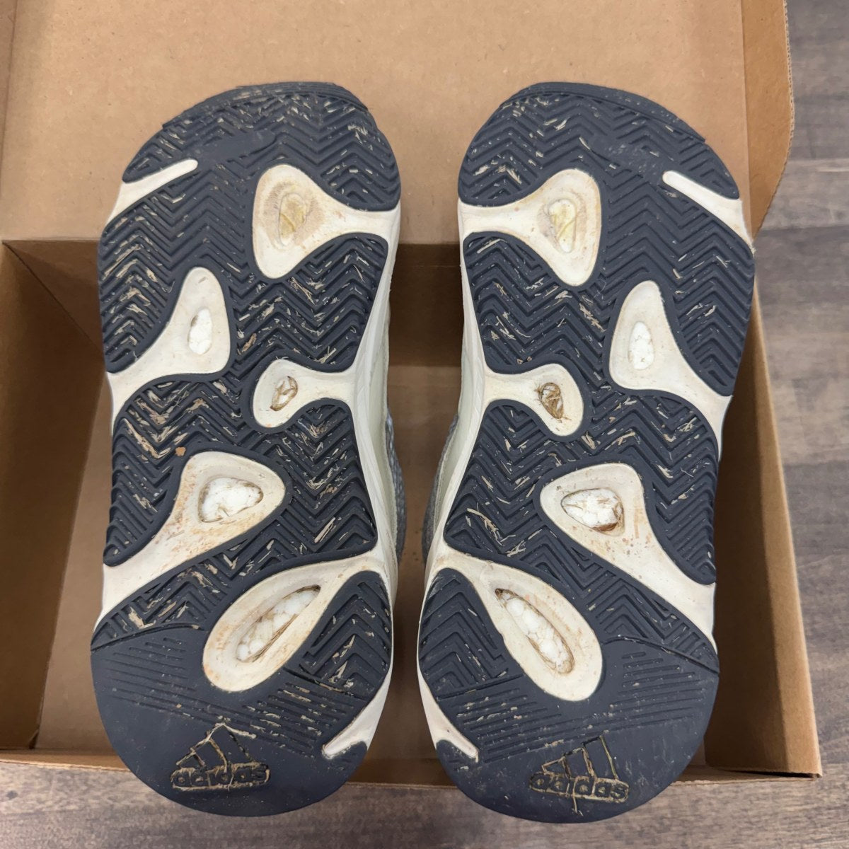 adidas Yeezy Boost 700 V2 Static Size 8.5 (Pre-Owned) - Image 6
