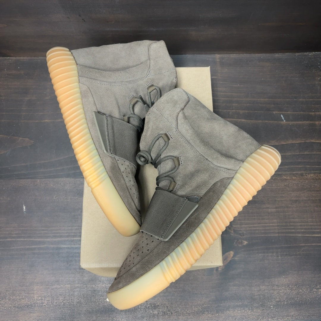 adidas Yeezy Boost 750 Chocolate Size 13 (Pre-Owned) - Image 2