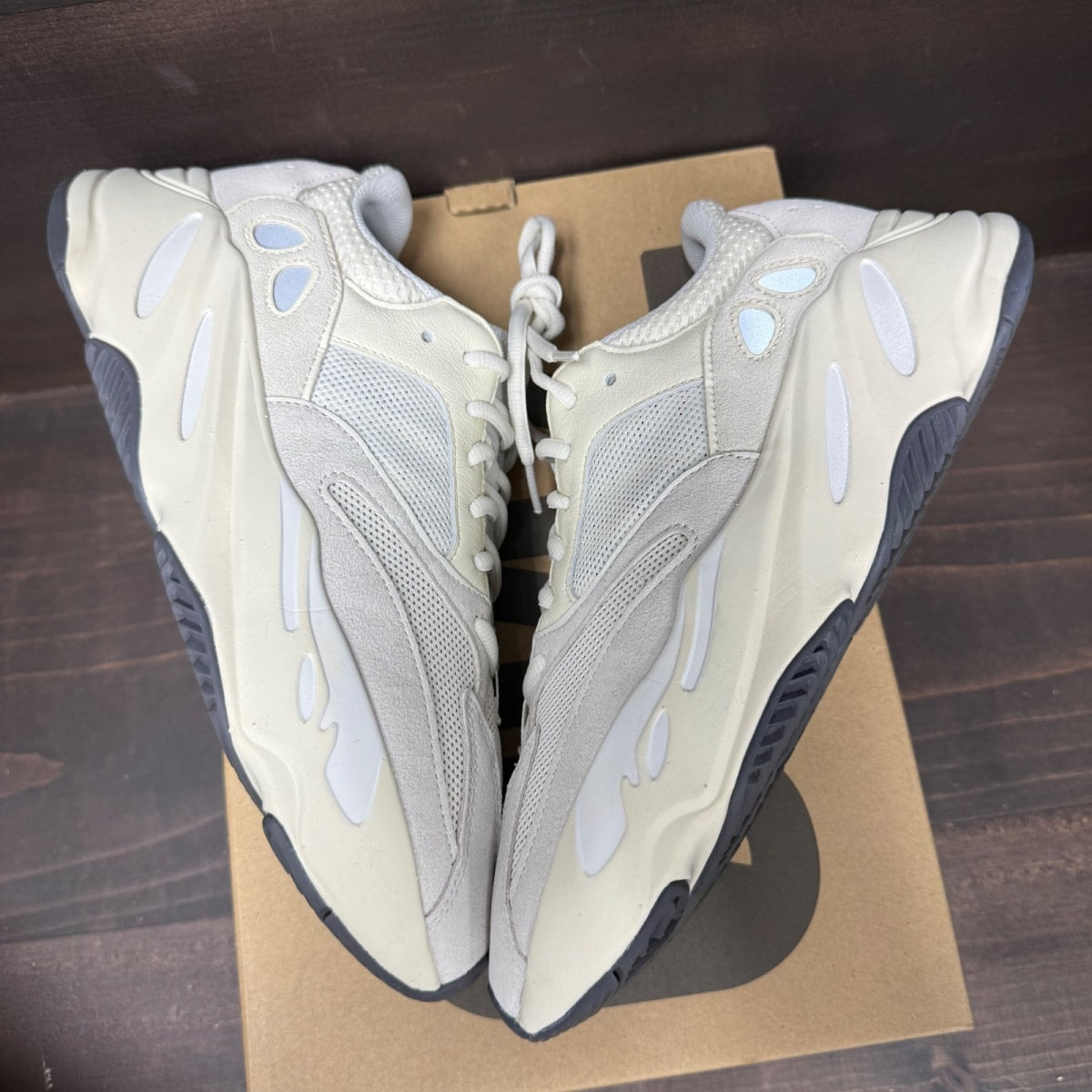 adidas Yeezy Boost 700 Analog - Image 4