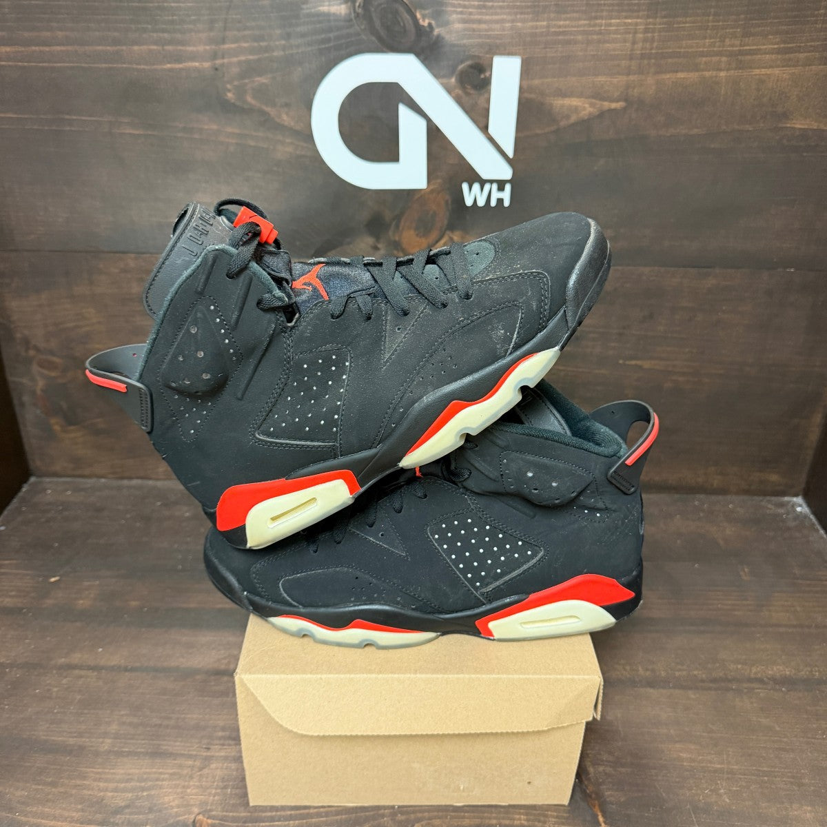 Jordan 6 Retro Black Infrared (2019) Size 10.5 (Pre-Owned) - Image 1