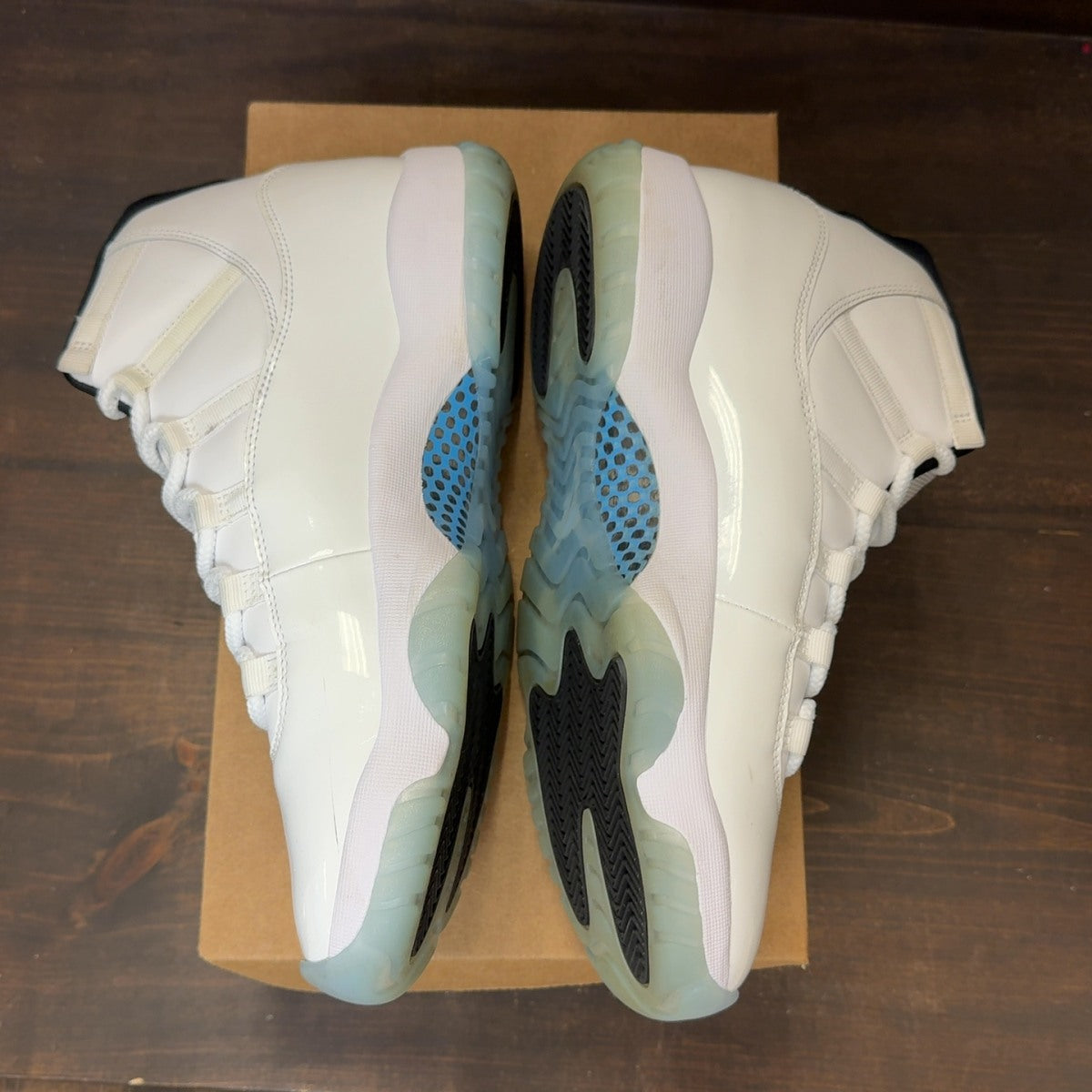 Jordan 11 Retro Legend Blue (2024) Size 11 (Pre-Owned) - Image 4