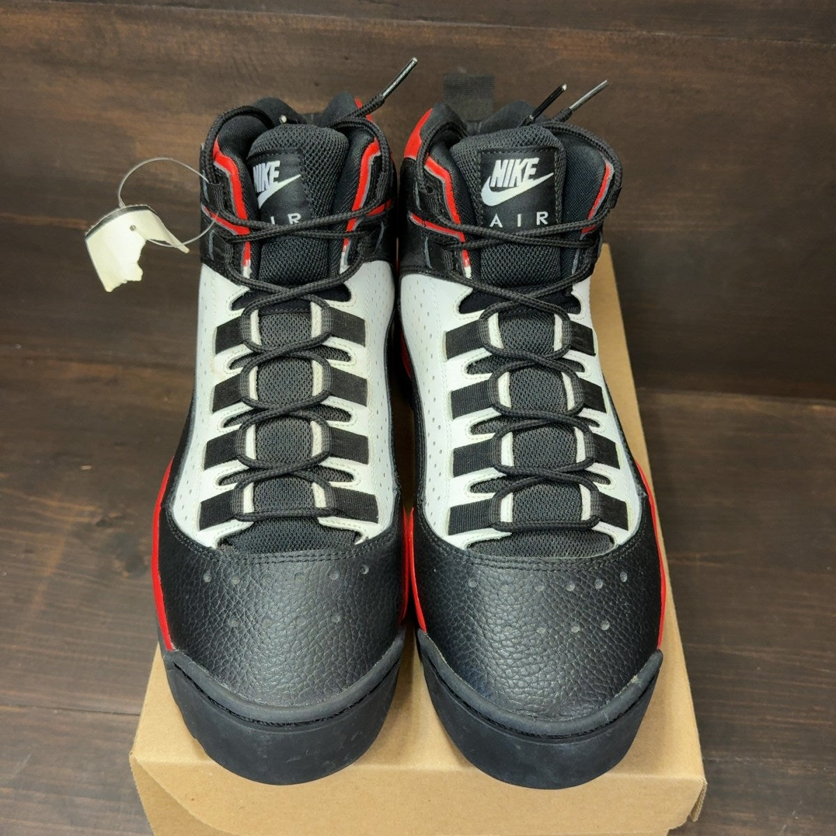 Nike Air Darwin Bulls Size 11 (Pre-Owned) - Image 3