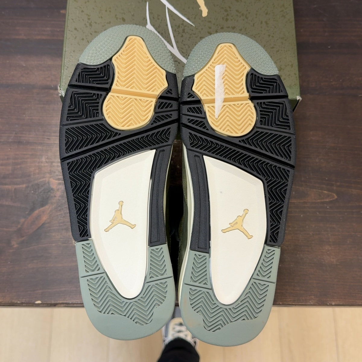 Jordan 4 Retro SE Craft Medium Olive - Image 9