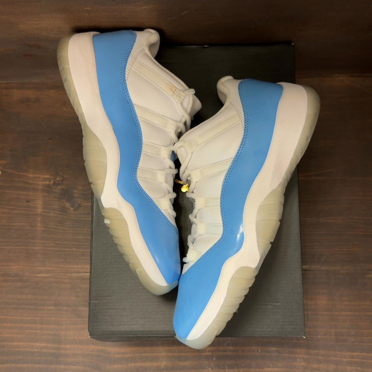 Jordan 11 Retro Low University Blue (2017) - Image 2