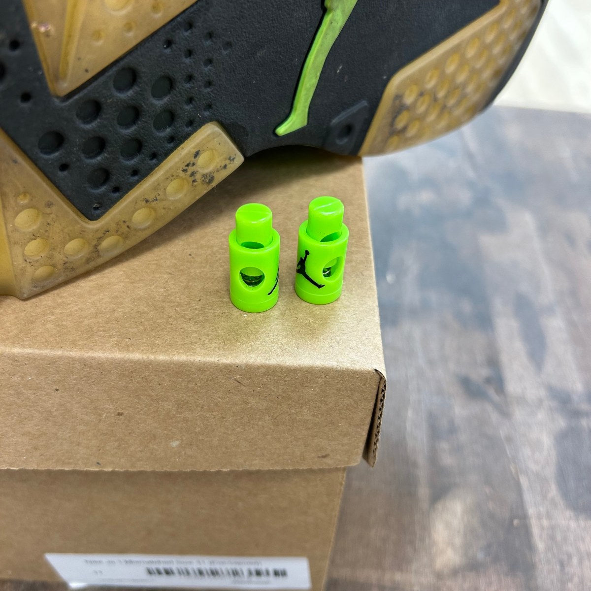 Jordan 6 Retro Electric Green Size 10.5 (Pre-Owned) - Image 6