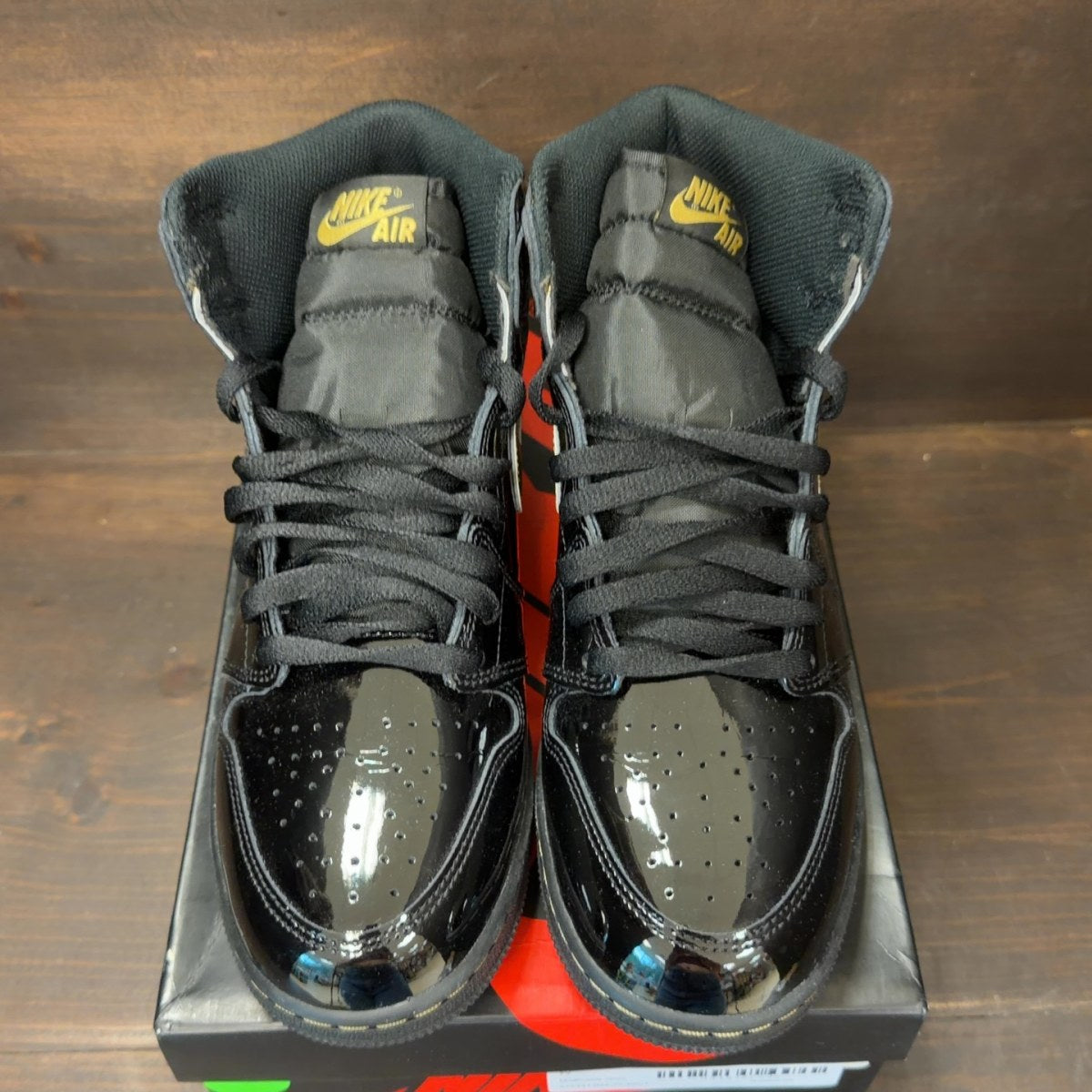 Jordan 1 Retro High Black Metallic Gold (2020) (GS) - Image 3