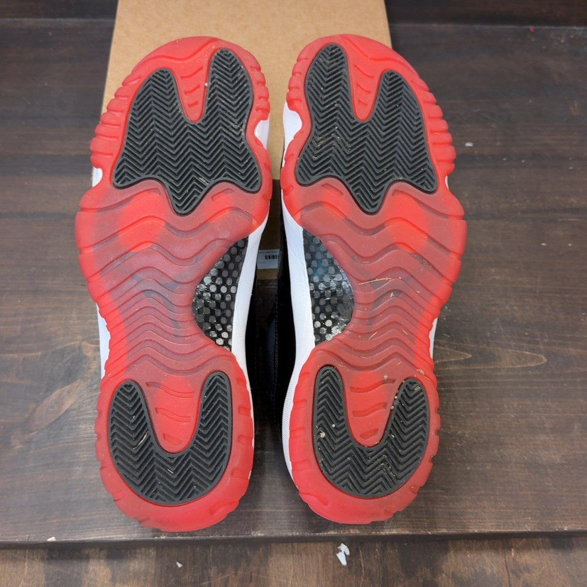 Jordan 11 Retro Low Bred (2025) Size 11.5 (Pre-Owned) - Image 8