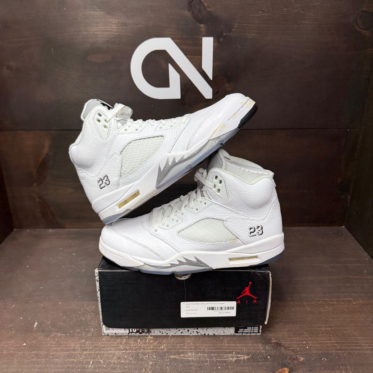 Jordan 5 Retro Metallic White (2015) Size 10.5 (Pre-Owned) - front