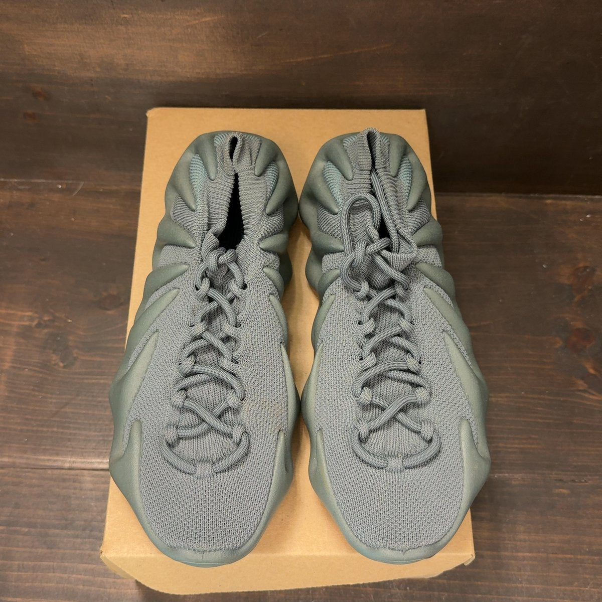 adidas Yeezy 500 Utility Black Size 10.5 (Pre-Owned) - tag