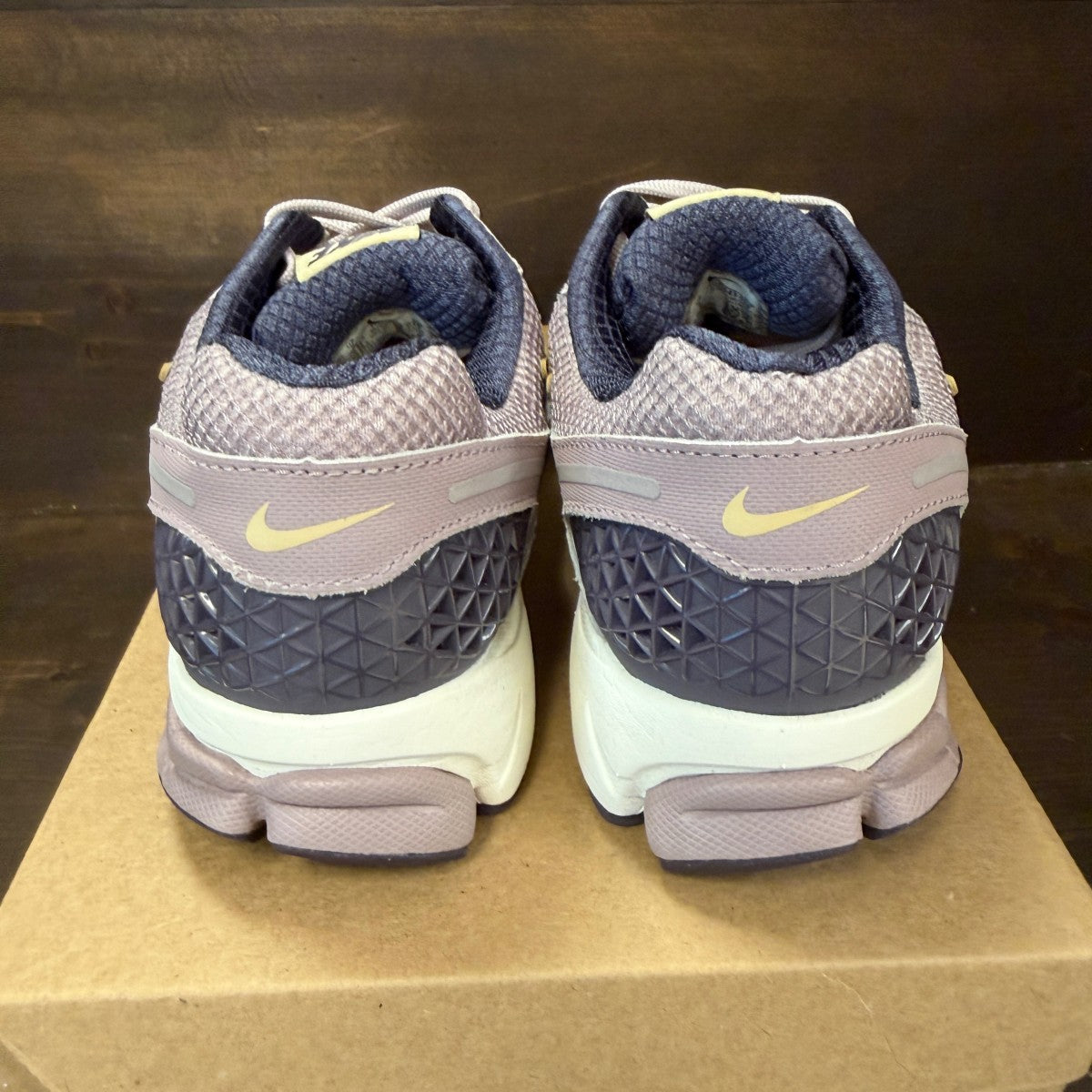 Nike Zoom Vomero 5 Platinum Violet Size 9 (Pre-Owned) - Image 4