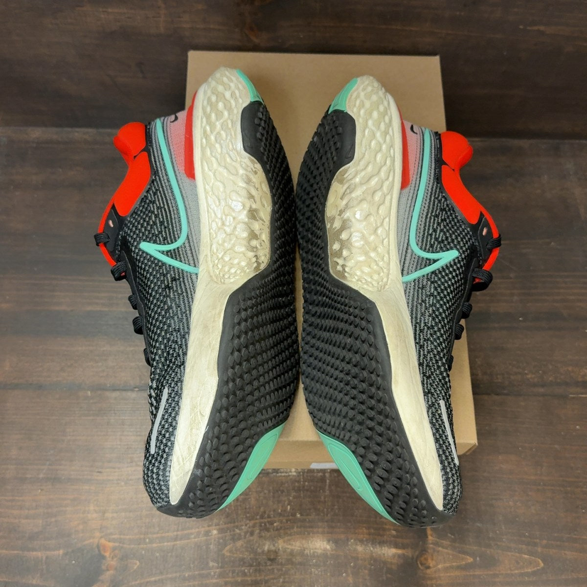 Nike ZoomX Invincible Run Flyknit Grey Infrared Size 12 (Pre-Owned) - Image 4