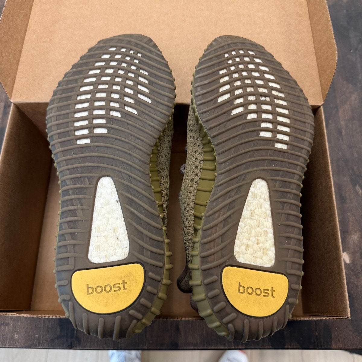 adidas Yeezy Boost 350 V2 Earth Size 10 (Pre-Owned) - Image 6