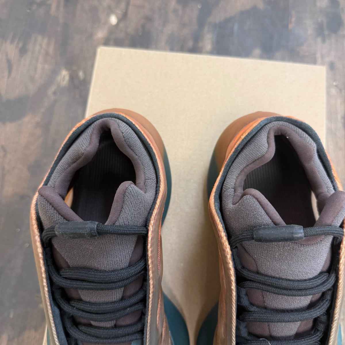 adidas Yeezy 700 V3 Copper Fade Size 6 (Pre-Owned) - Image 5