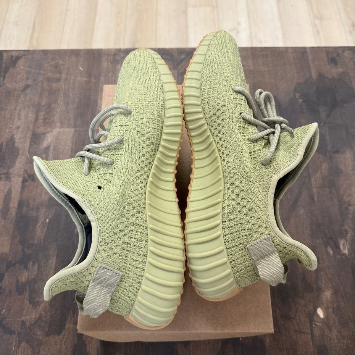adidas Yeezy Boost 350 V2 Sulfur Size 12 (Pre-Owned) - Image 4
