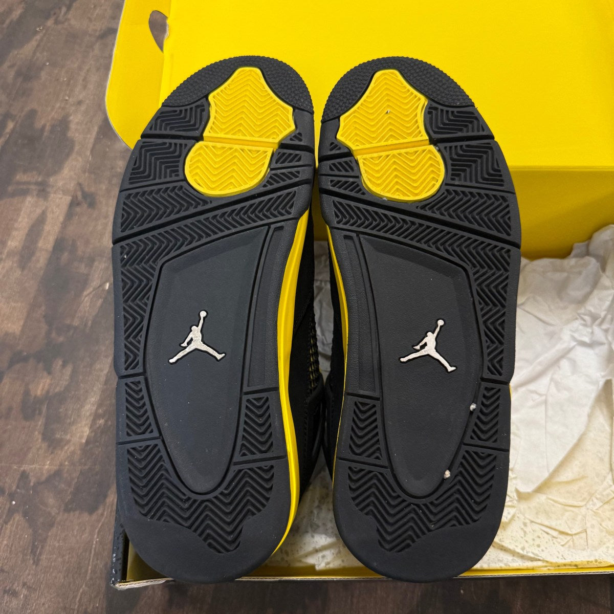 Jordan 4 Retro Thunder (2023) - Image 5