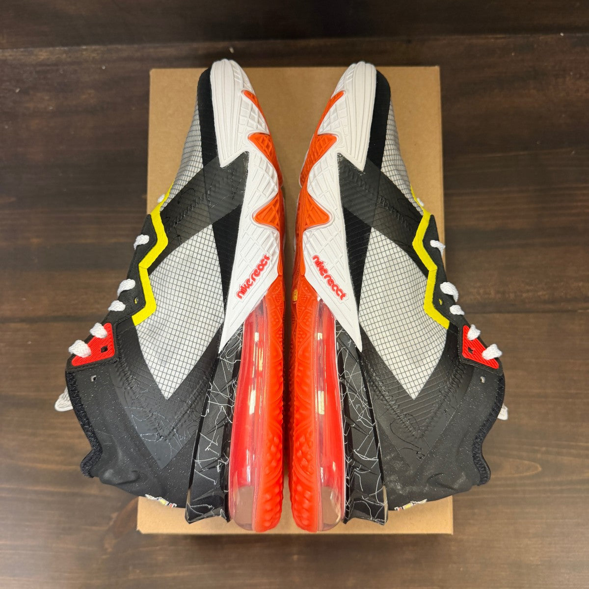 Nike LeBron 18 Low Sylvester vs Tweety Space Jam Size 8.5 (Pre-Owned) - Image 6