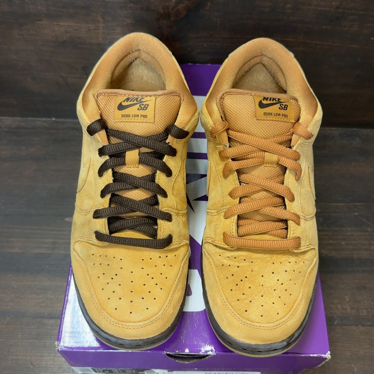 Nike SB Dunk Low Wheat Size 10 (Pre-Owned) - tag