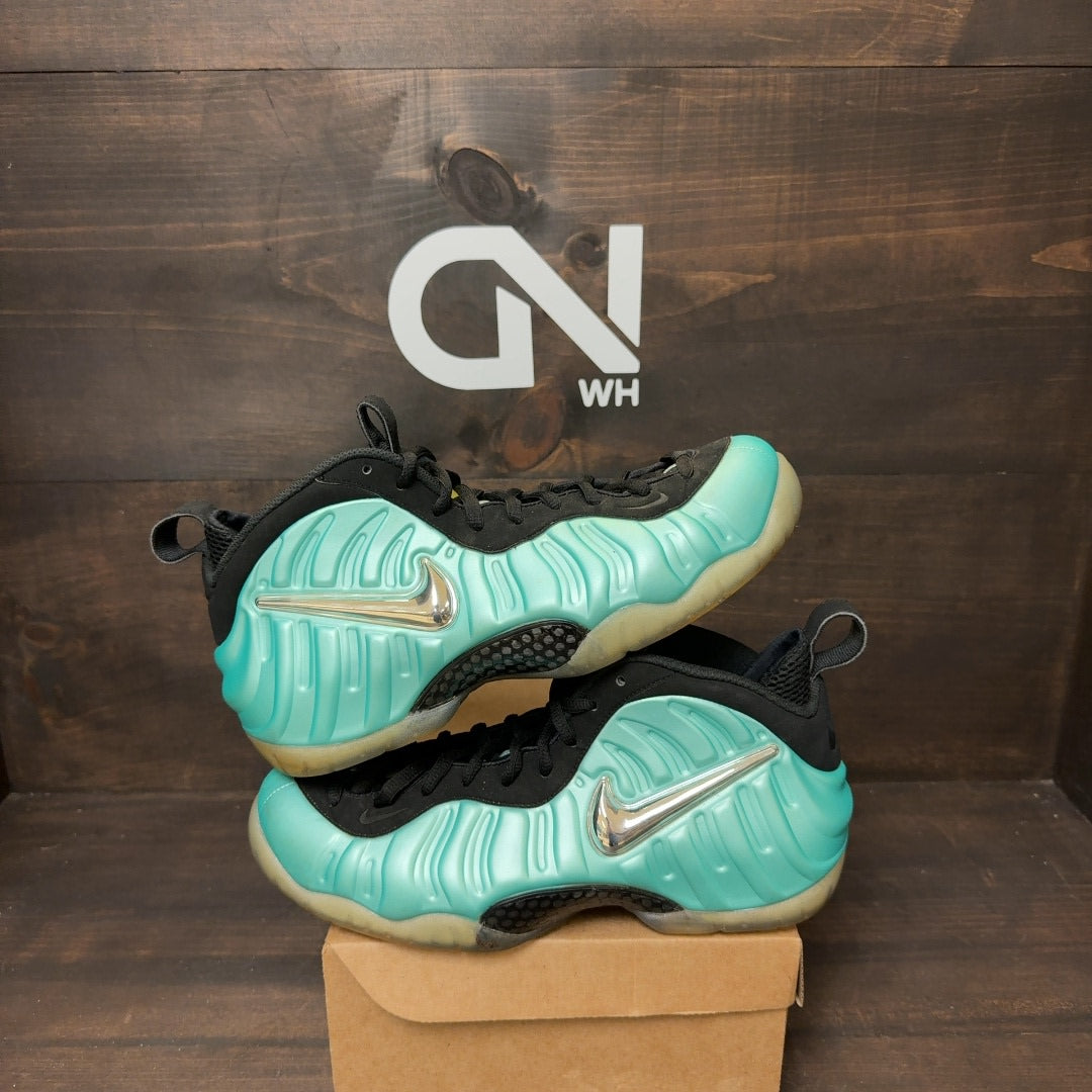 Air Nike Foamposite Pro Island Green Size 9.5 (Pre-Owned) - Image 1