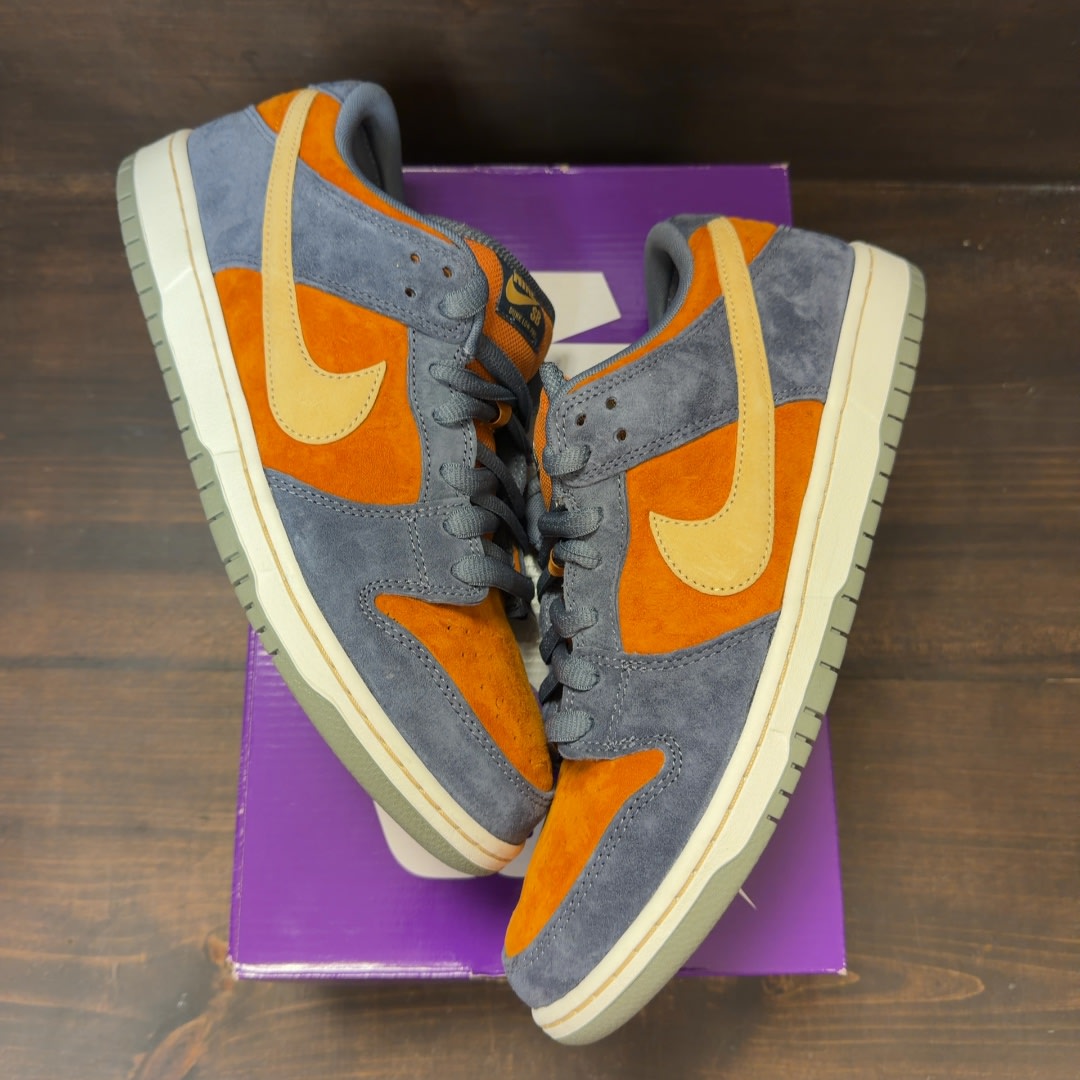 Nike SB Dunk Low Light Carbon Monarch - Image 2