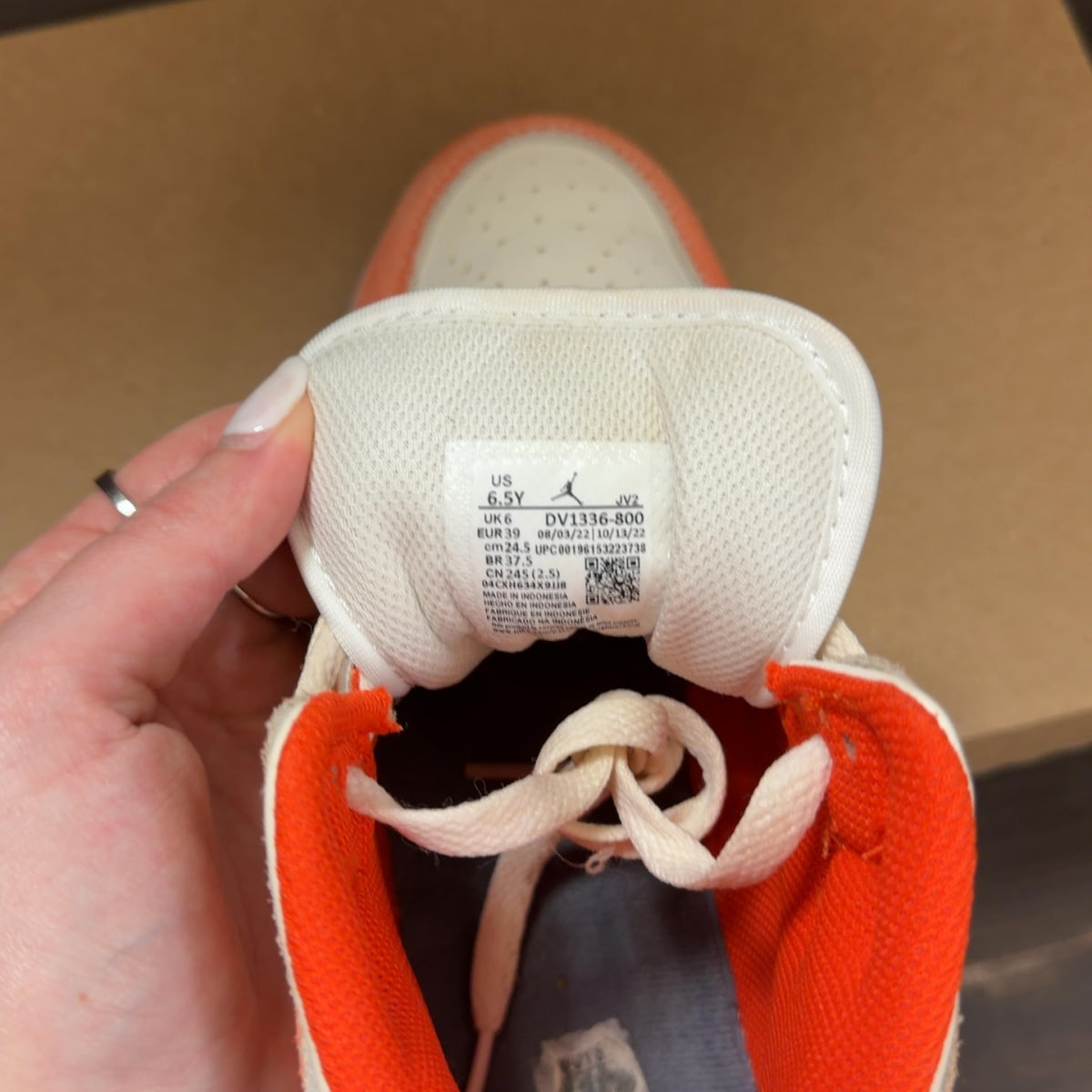 Jordan 1 Mid SE Orange Suede (GS) Size 6.5Y (Pre-Owned) - Image 7