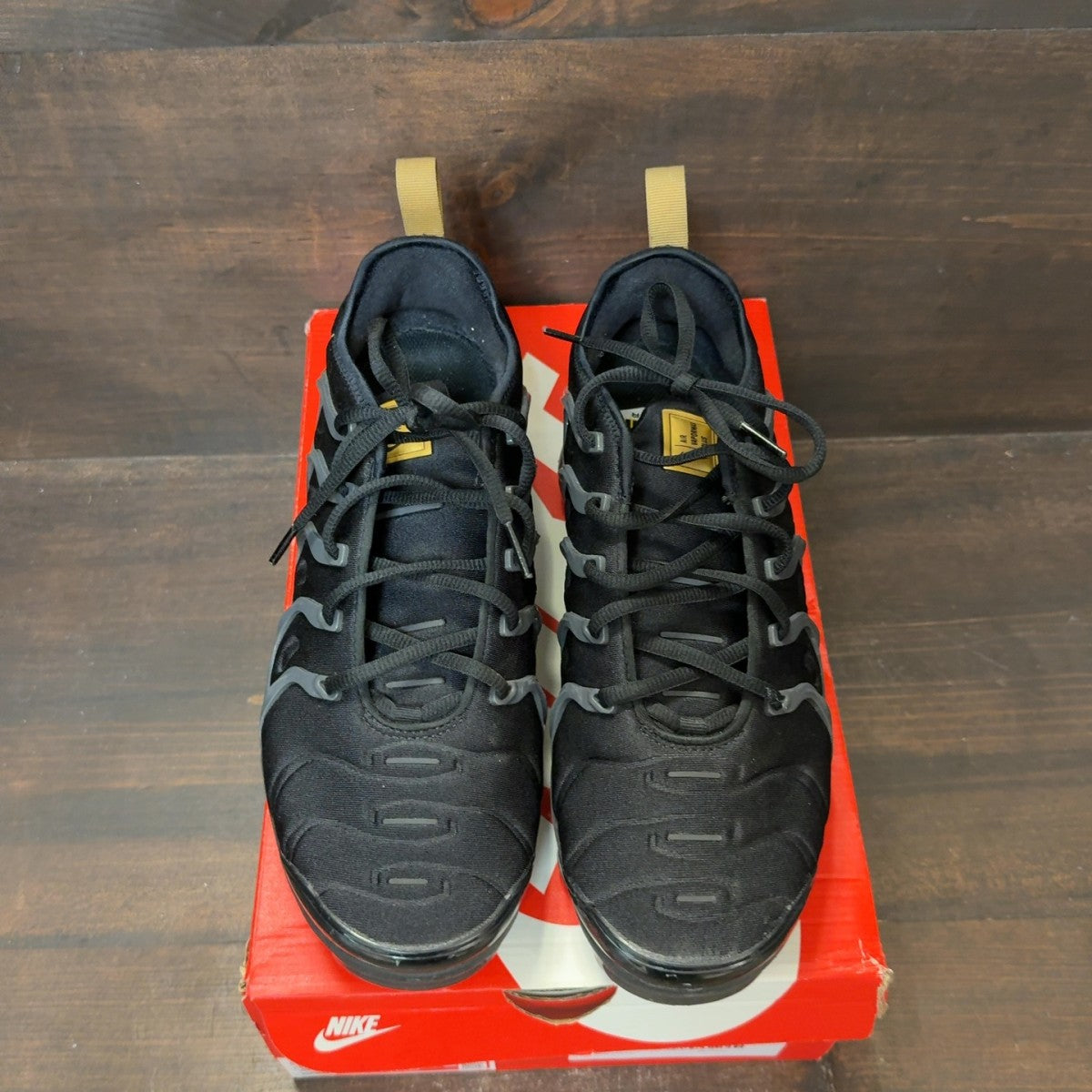 Nike Air VaporMax Plus Black Metallic Gold Anthracite - Image 3