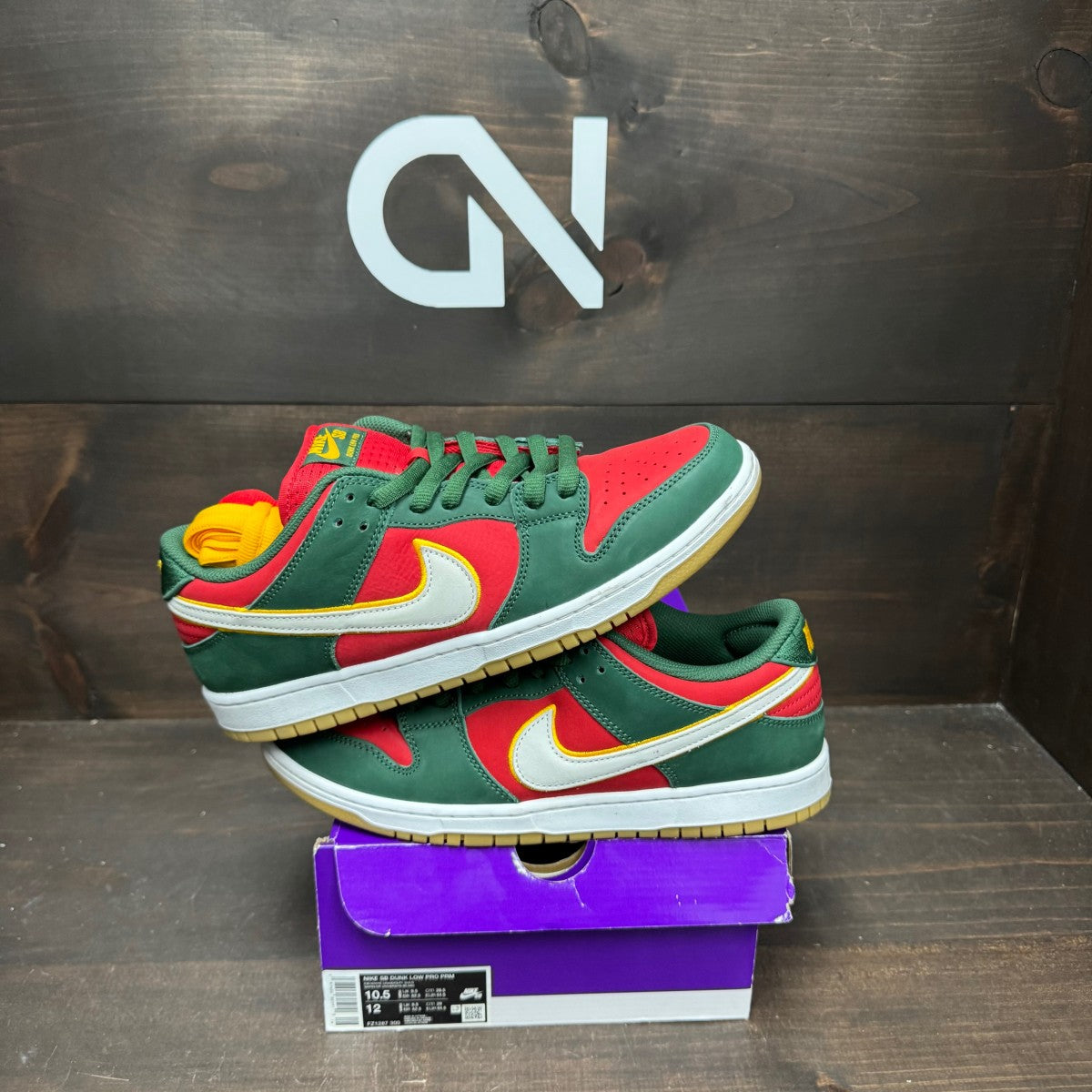 Nike SB Dunk Low Pro PRM Seattle Supersonics - Image 1