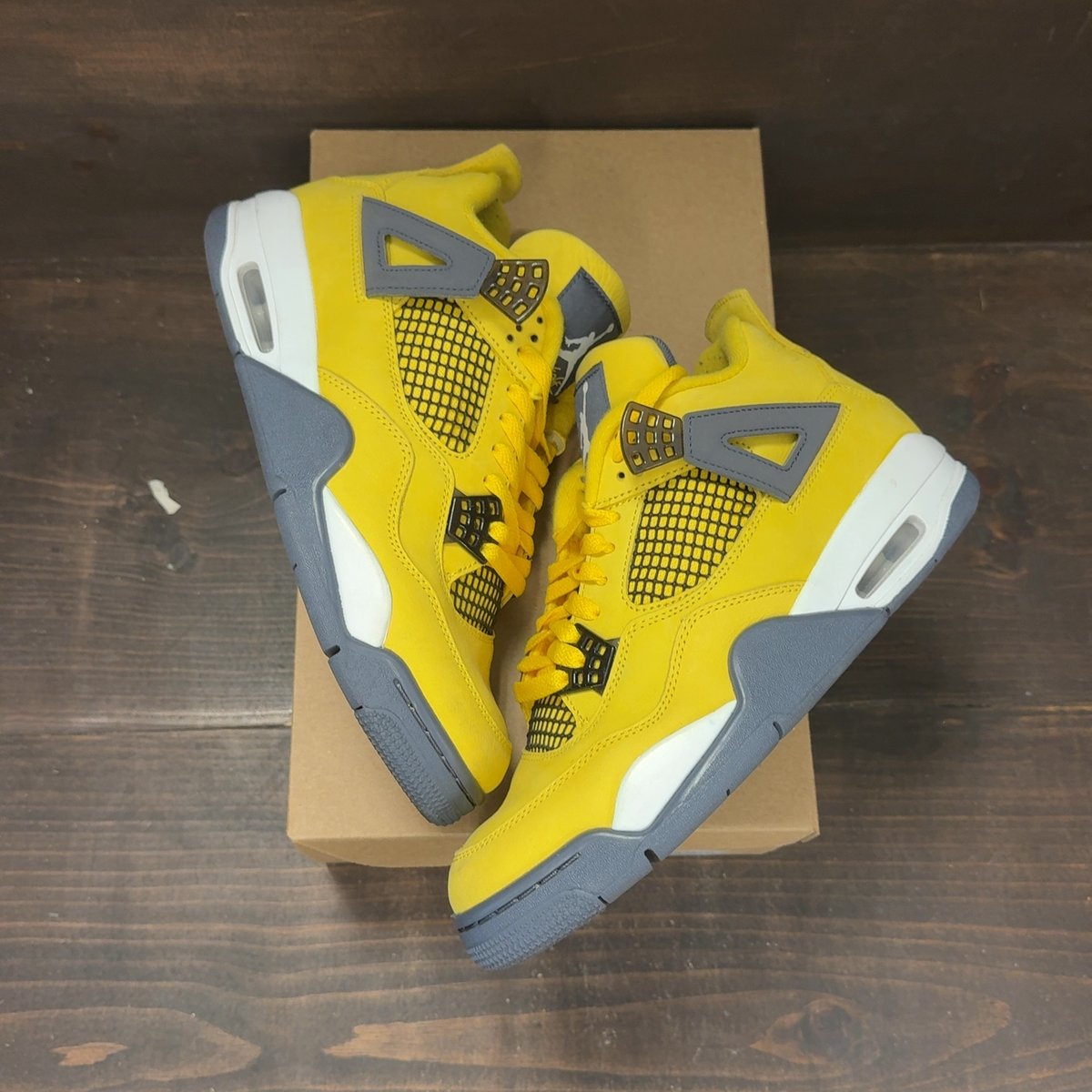 Jordan 4 Retro Lightning (2021) Size 9 (Pre-Owned) - back