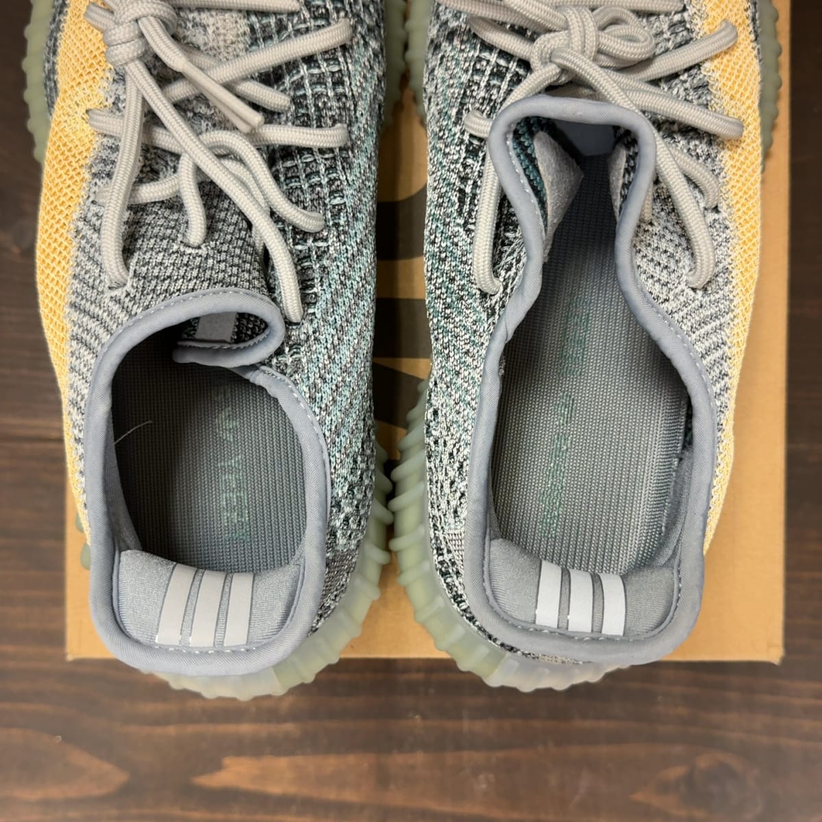 adidas Yeezy Boost 350 V2 Ash Blue Size 9 (Pre-Owned) - aux