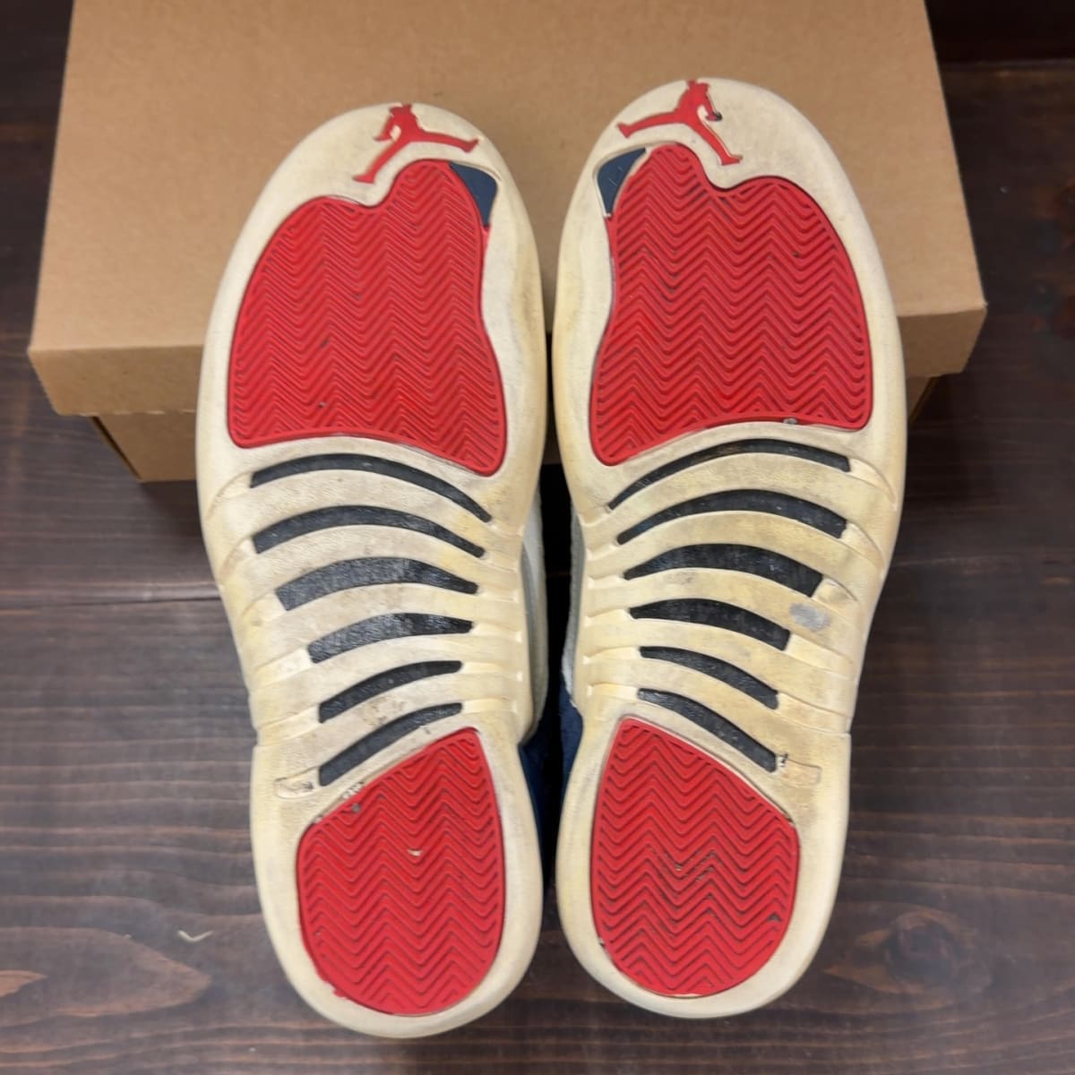 Jordan 12 Retro International Flight Size 10 (Pre-Owned) - aux